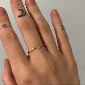 Elegant 10k Solid Gold Wave Ring Size 6 1/2 Stacking Ring